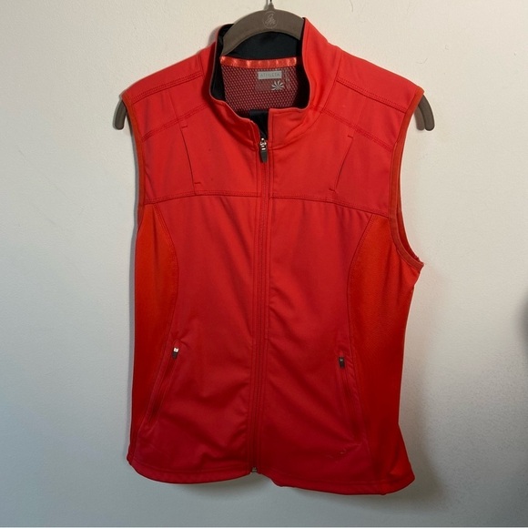 Athleta Ladies Activewear Vest full Front Zip Raspberry Color Medium Gorpcore - Picture 1 of 14